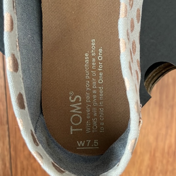 Toms canvas shoes - Picture 2 of 3